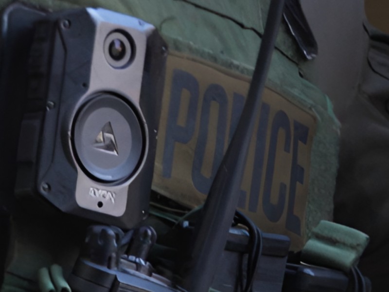 APD officer wearing an Axon body camera (Lev Omelchenko)